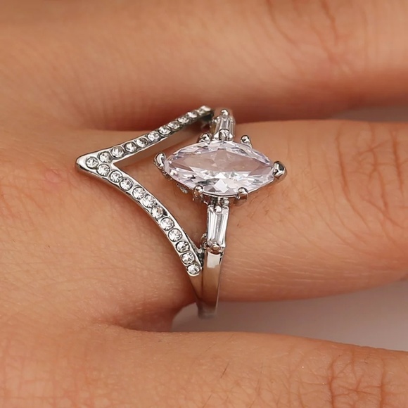 💎NEW💎 SILVER PLATED MARQUIS DIAMOND RING - Picture 3 of 5